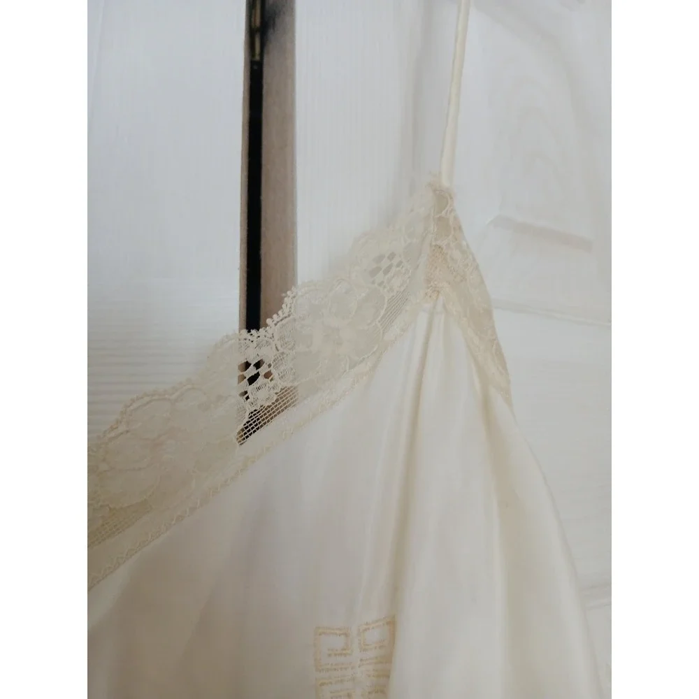 Givenchy Intimates pit 16